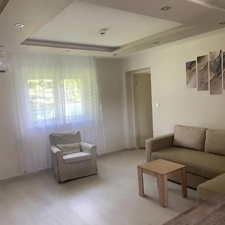 Széplak Apartamento *